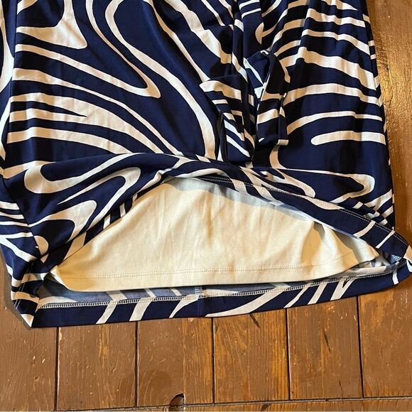 Pea in a Pod Maternity by Donna Morgan Fully Lined Dress - Picture 4 of 9